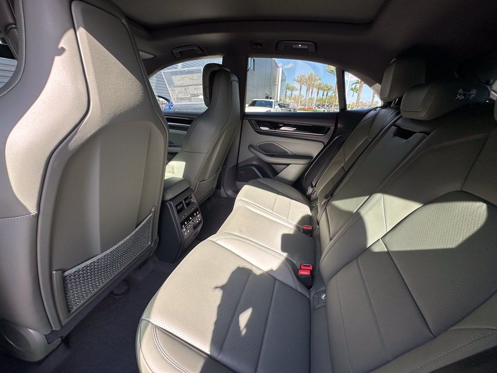 Used 2026 Porsche Macan 4 Electric AWD/4WD image 37