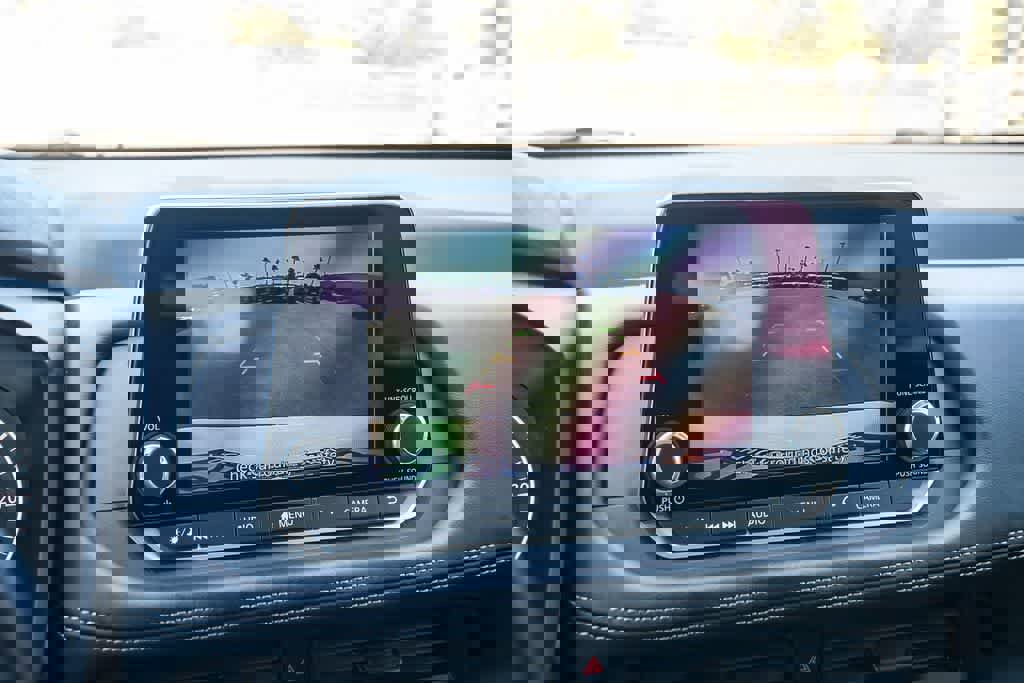 Used 2024 Nissan Rogue S image 22