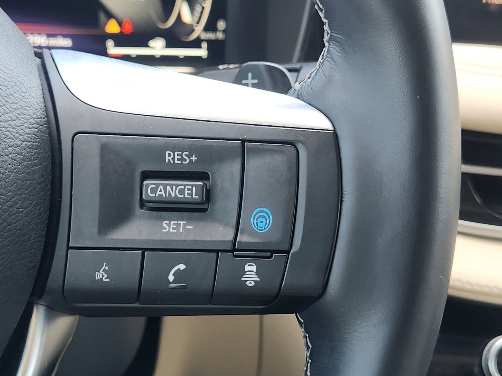 Used 2023 INFINITI QX60 Sensory w/ Cargo Package AWD/4WD image 32