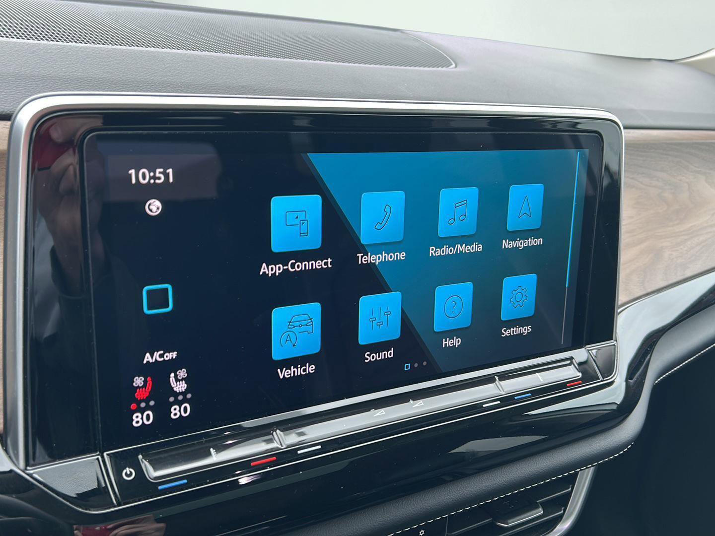 Used 2024 Volkswagen Atlas SE image 18