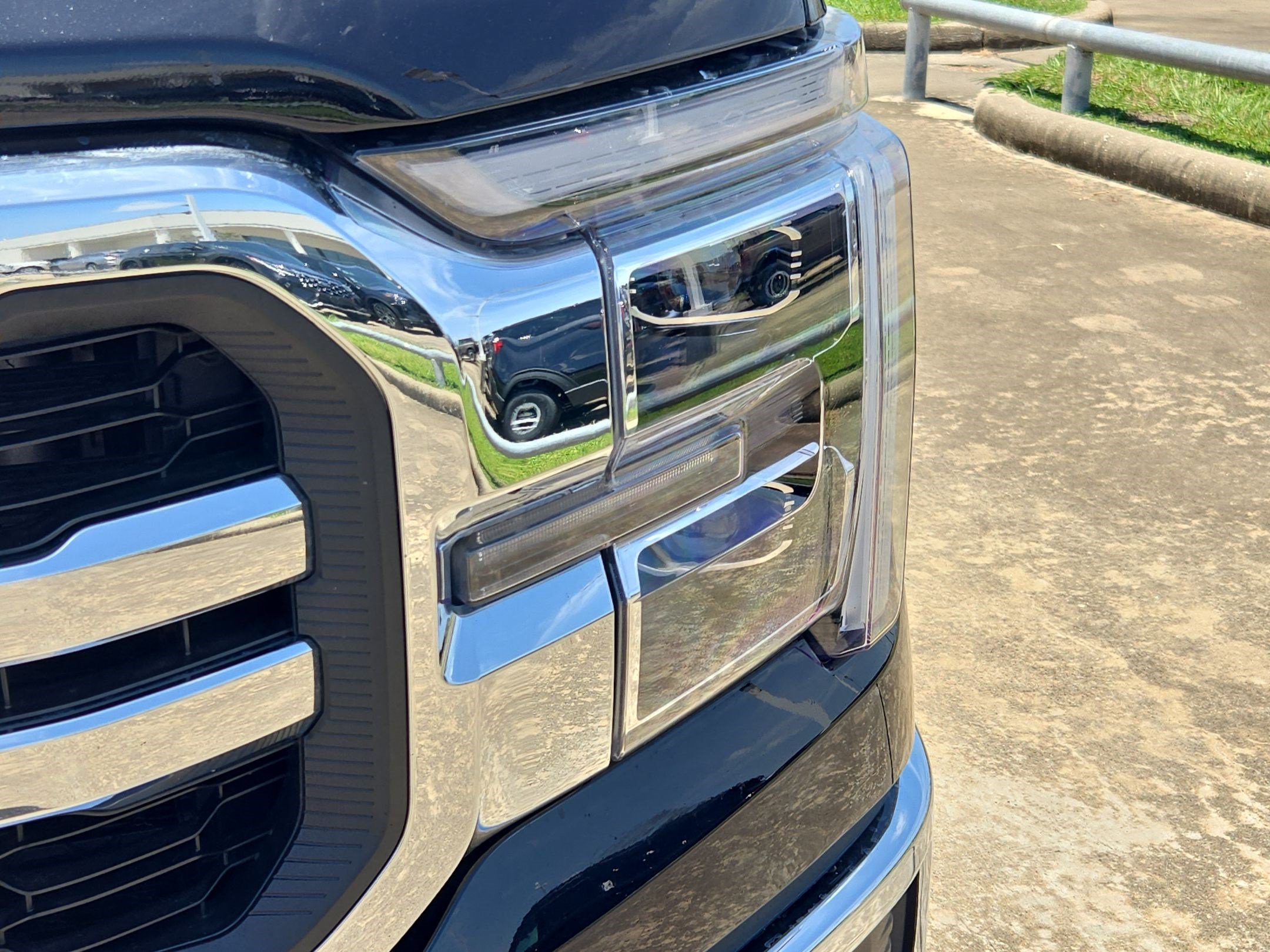 Used 2025 Ford F150 Lariat AWD/4WD image 12