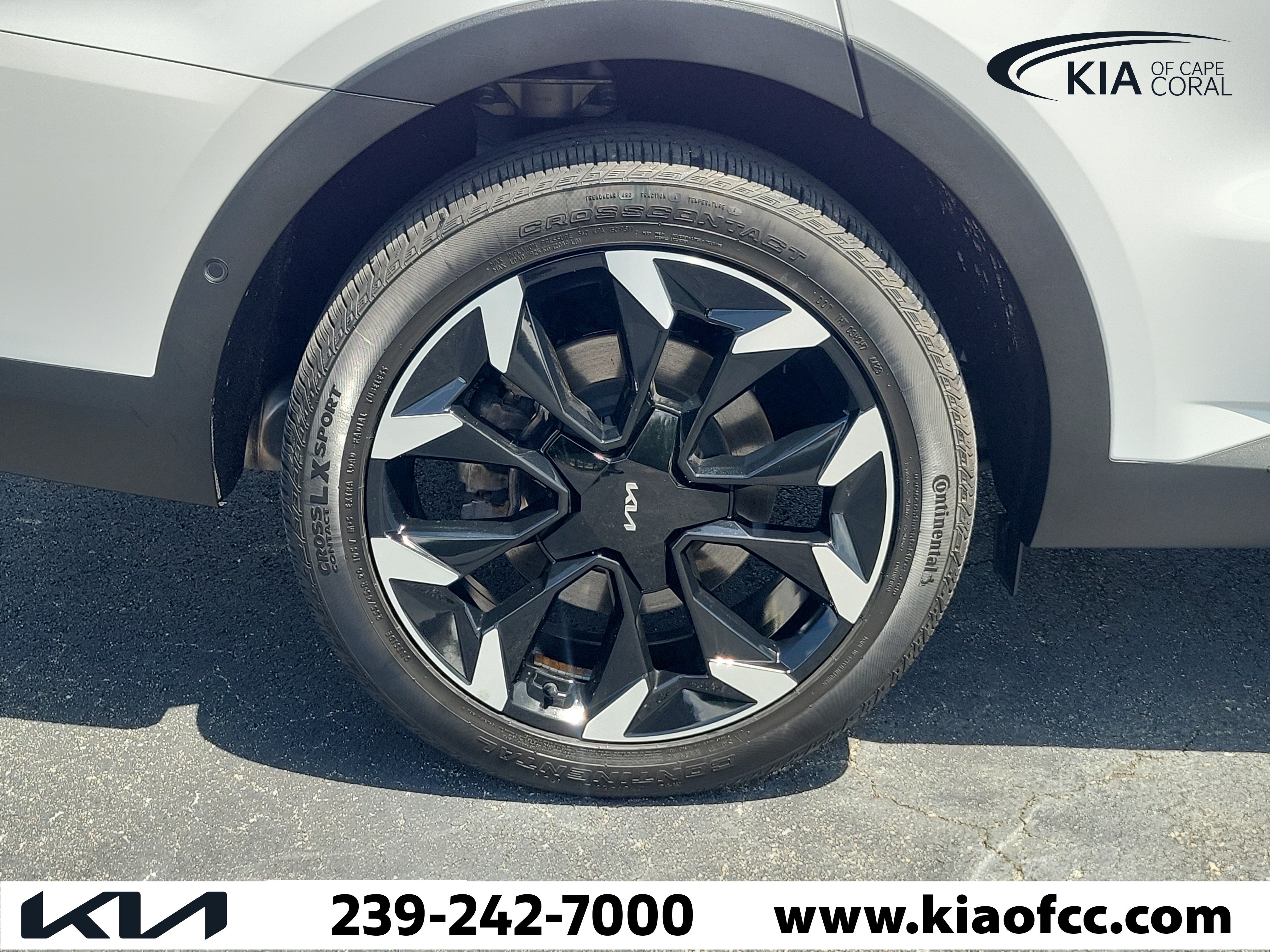 Certified 2024 Kia Sorento SX FWD image 9