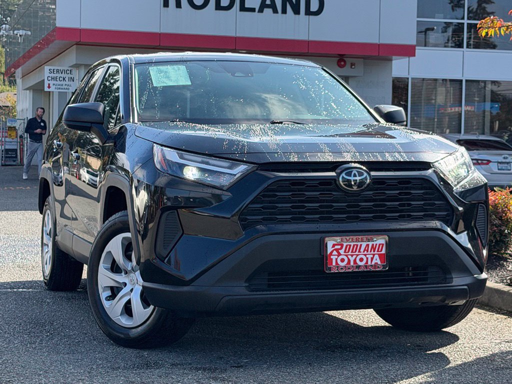 Certified 2025 Toyota RAV4 LE AWD/4WD image 1