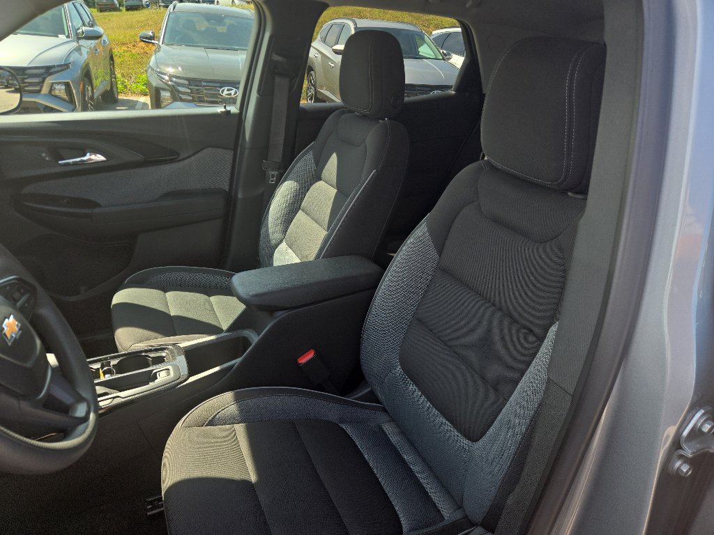 Used 2023 Chevrolet TrailBlazer LT w/ Convenience Package FWD image 9