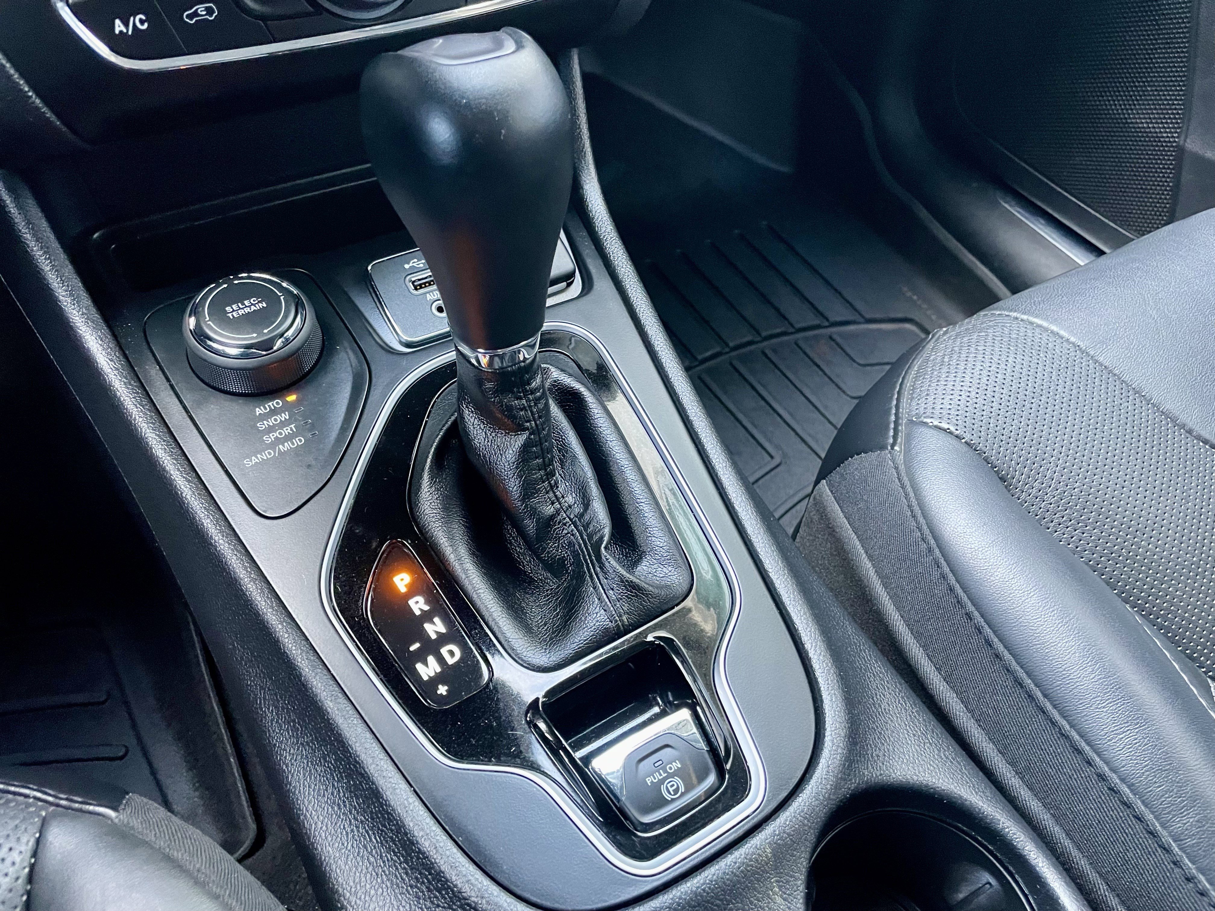 Used 2019 Jeep Cherokee Limited image 19