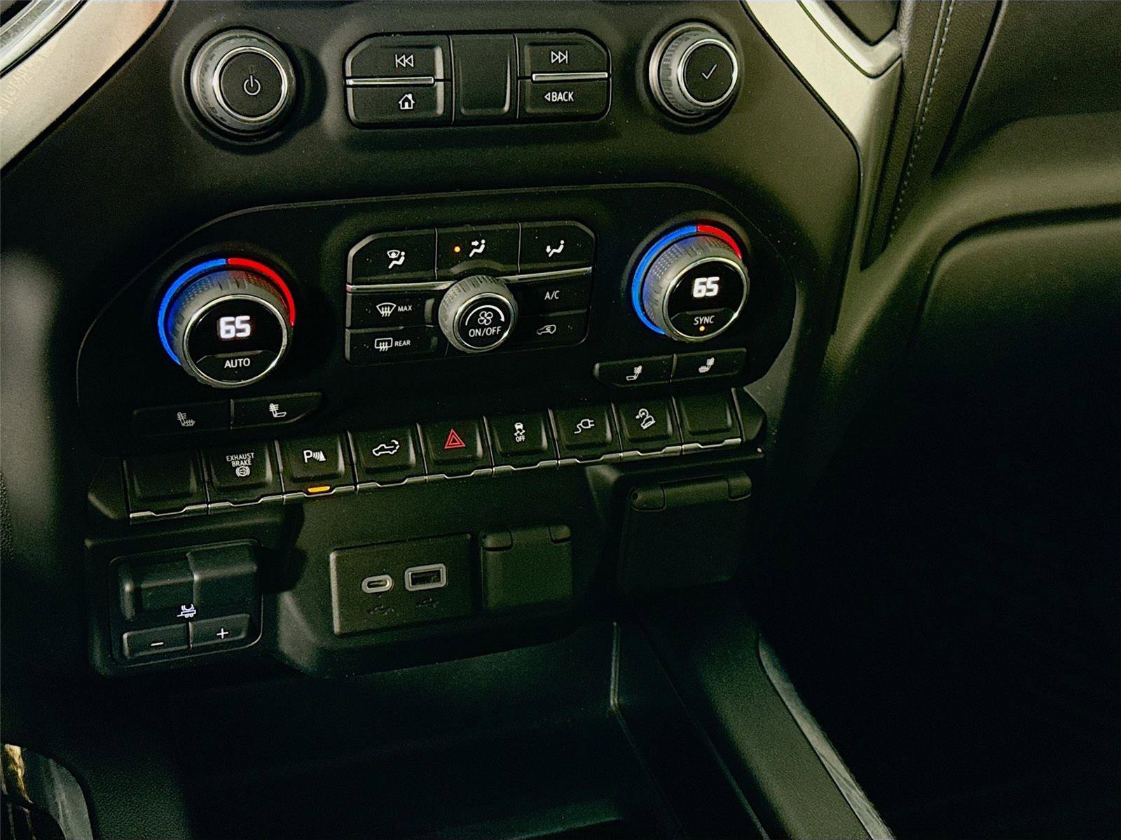 Used 2022 Chevrolet Silverado 2500 LT w/ Z71 Sport Edition image 9