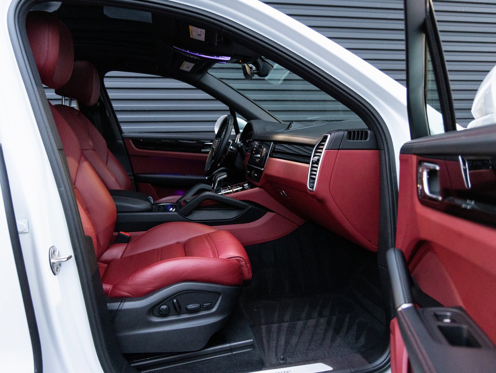 Used 2023 Porsche Cayenne image 33