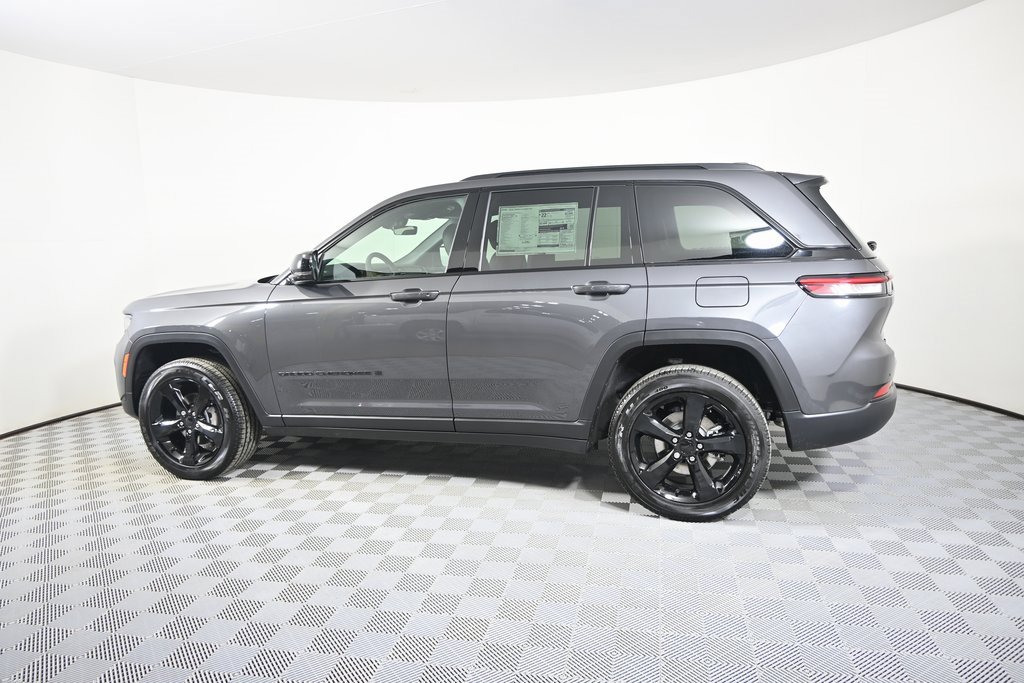 New 2025 Jeep Grand Cherokee Altitude image 3