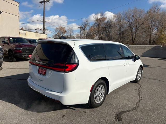 Certified 2023 Chrysler Pacifica Touring image 8