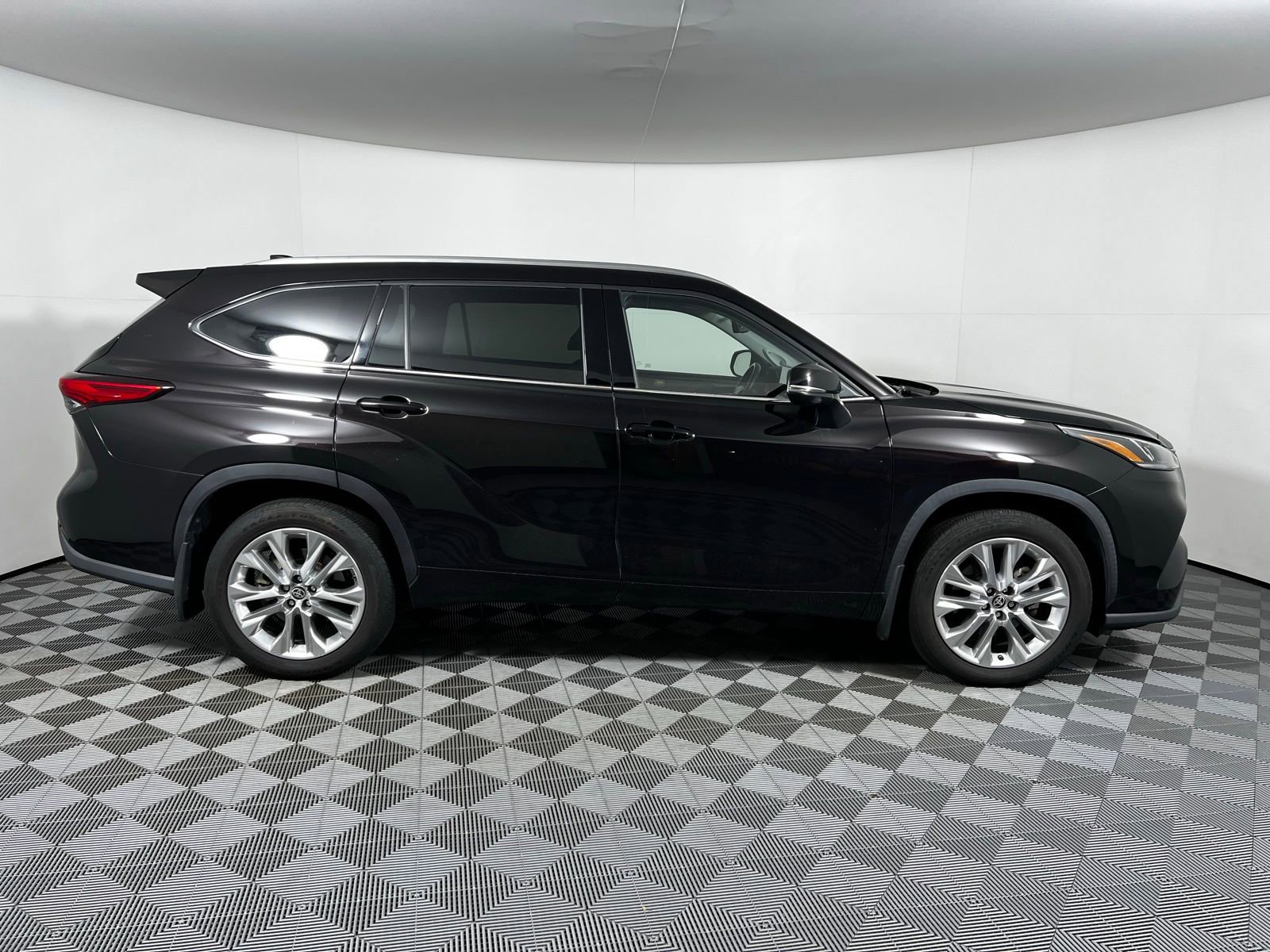 Certified 2020 Toyota Highlander Limited image 4
