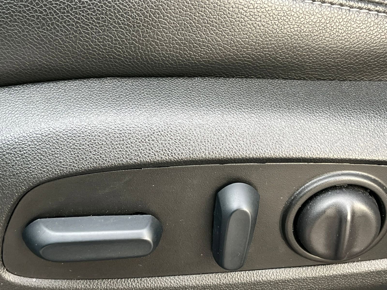 Used 2024 GMC Terrain SLT image 22