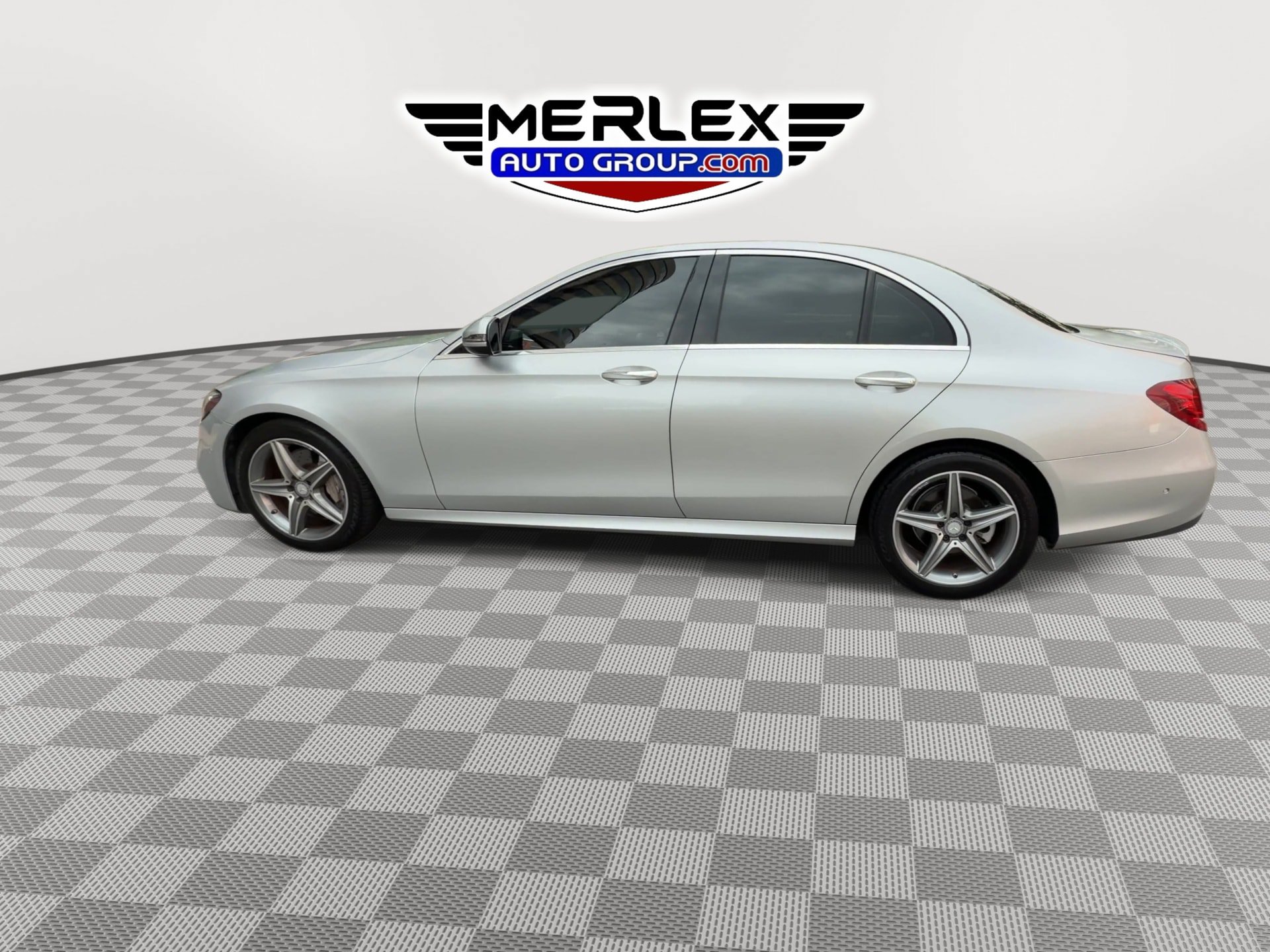 Used 2017 Mercedes-Benz E 300 4MATIC image 5