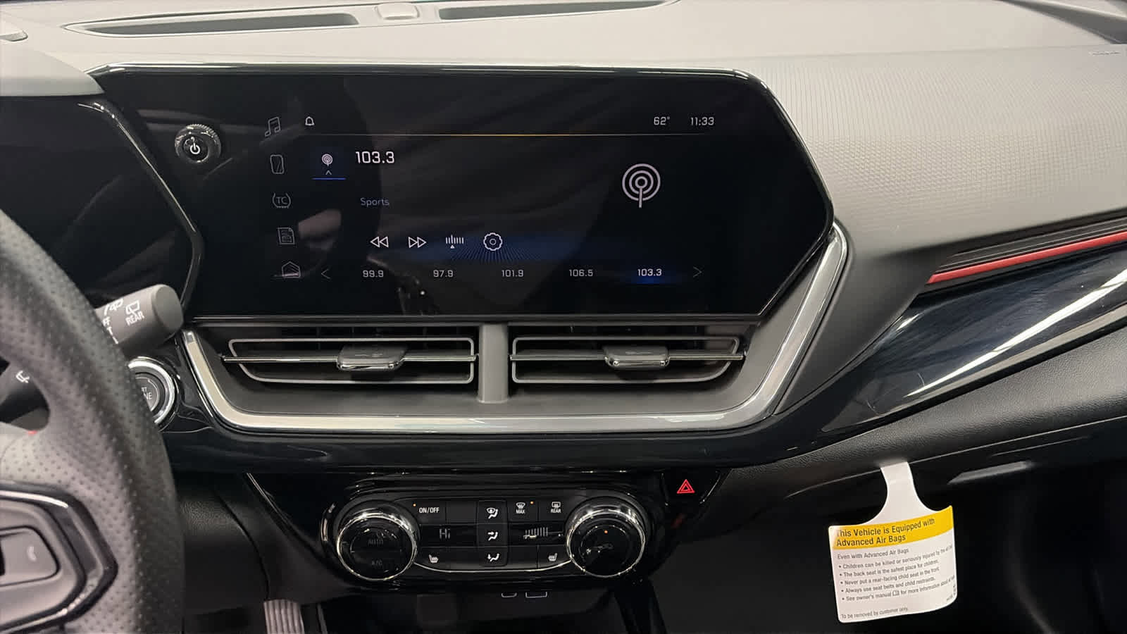 Certified 2024 Chevrolet Trax RS w/ Sunroof Package image 13