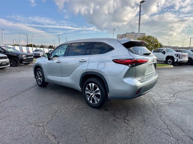 Used 2021 Toyota Highlander XLE FWD image 9