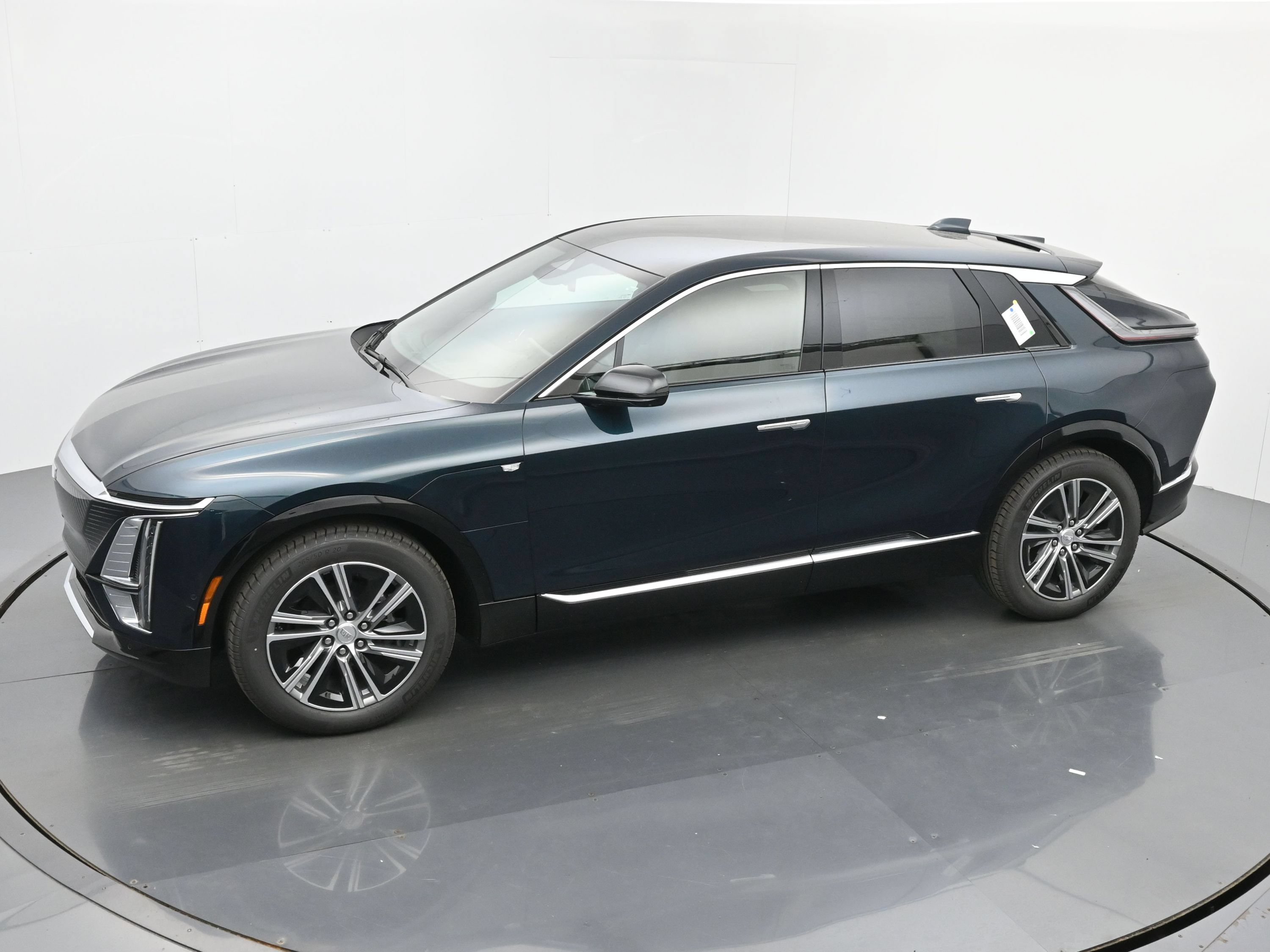 New 2026 Cadillac Lyriq Luxury w/ LPO, Floor Liner Package AWD/4WD image 24