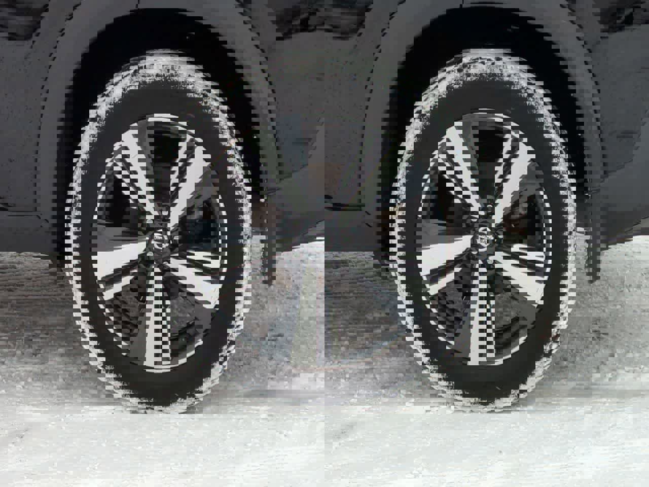 Used 2021 Nissan Rogue SL w/ Premium Package image 13