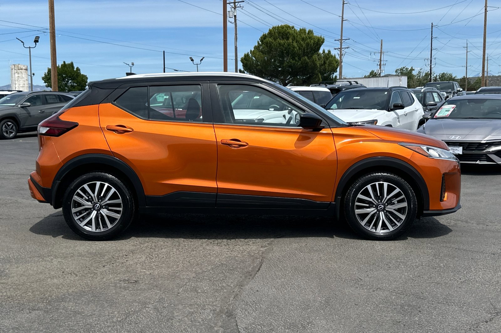 Used 2022 Nissan Kicks SV FWD image 3