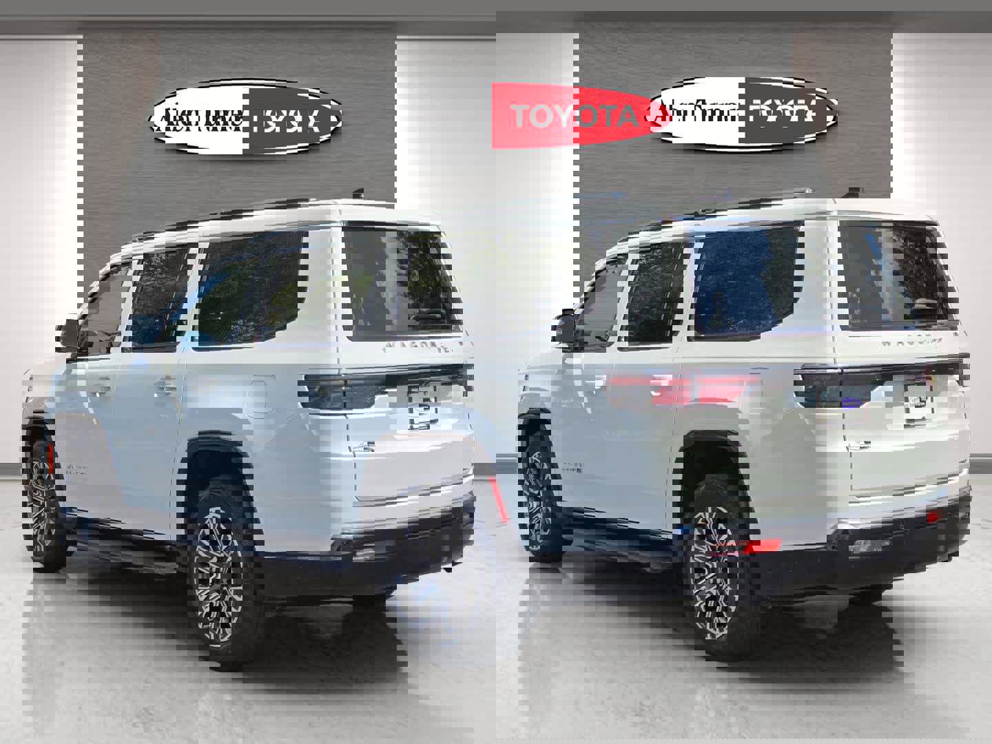 Used 2024 Jeep Wagoneer L Series II image 8