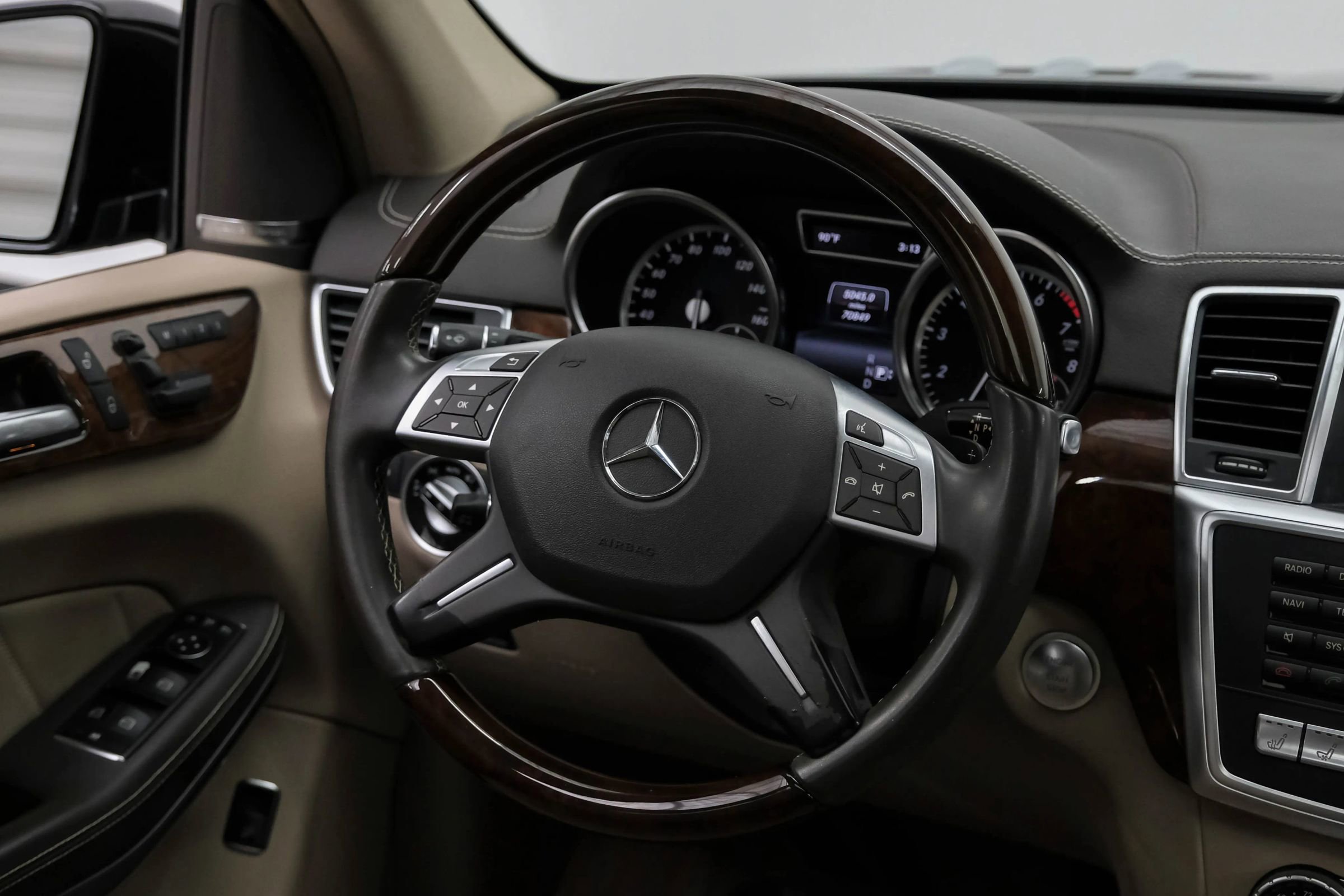 Used 2015 Mercedes-Benz GL 550 4MATIC image 15