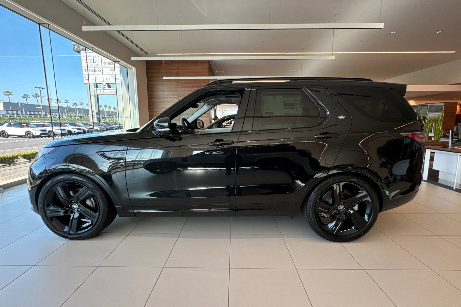 New 2026 Land Rover Discovery Dynamic SE AWD/4WD image 2