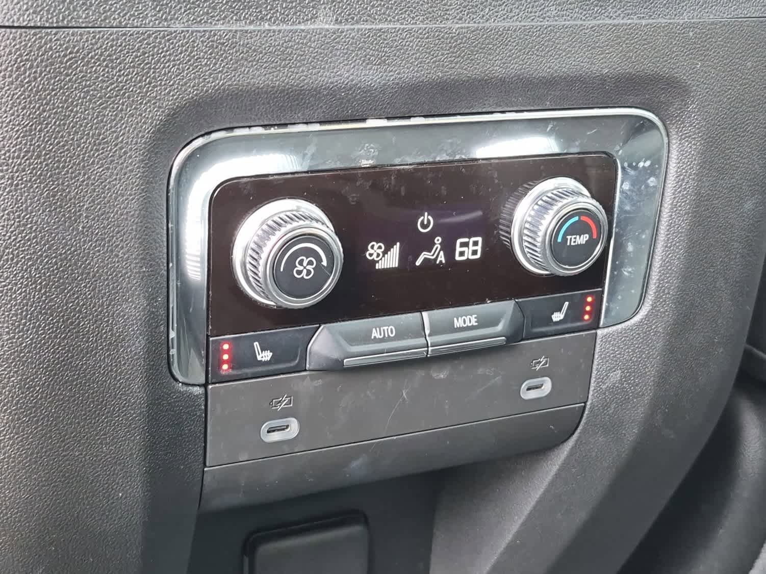 Used 2023 GMC Yukon XL AT4 w/ AT4 Premium Package image 11