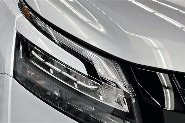 New 2025 Nissan Pathfinder Platinum w/ Lighting Package (N93) AWD/4WD image 13