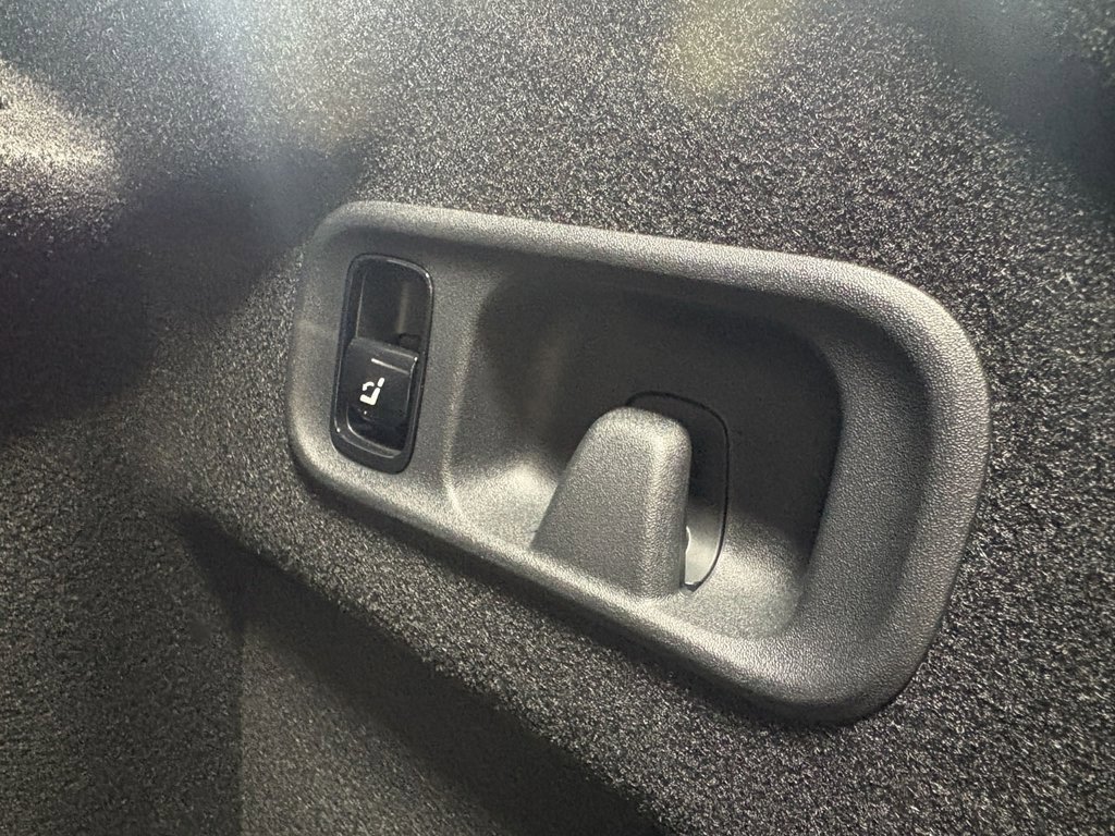 Used 2024 Mercedes-Benz C 63 AMG S image 34