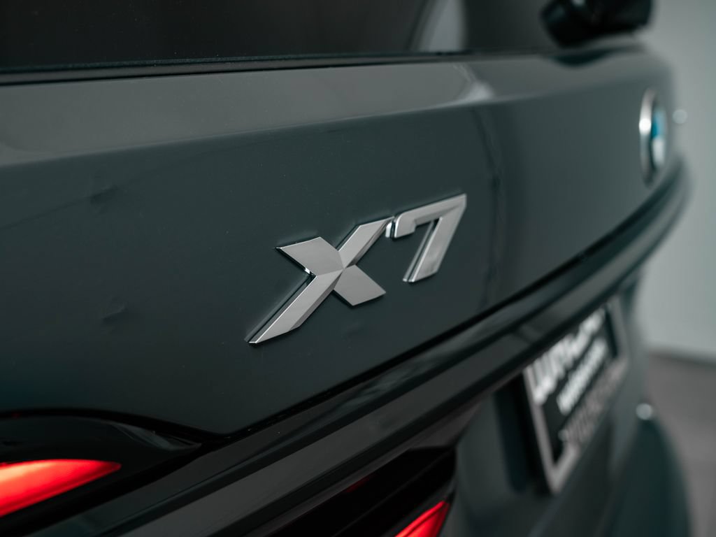 New 2027 BMW X7 xDrive40i w/ M Sport Package AWD/4WD image 16