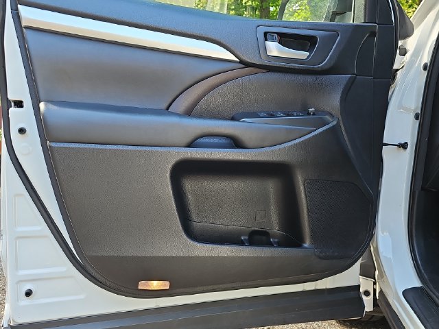 Used 2018 Toyota Highlander XLE AWD/4WD image 8