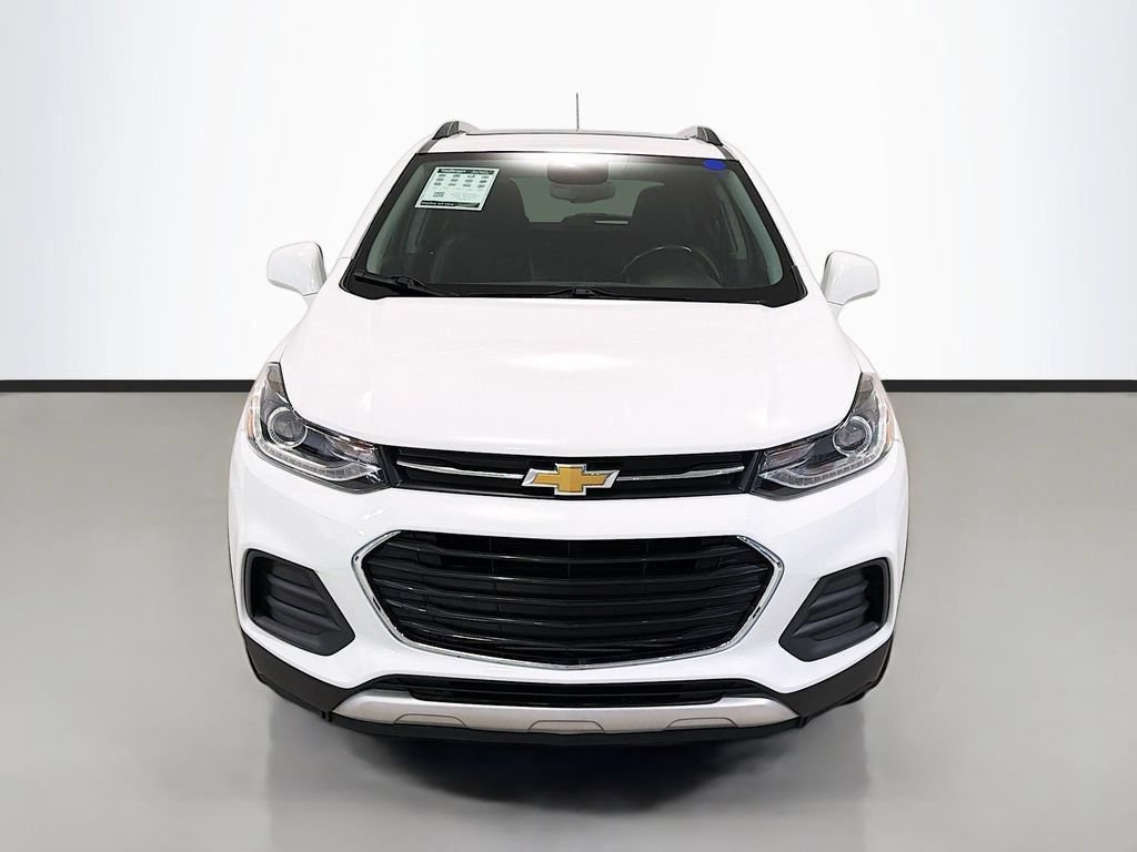 Used 2020 Chevrolet Trax LT w/ Sun & Sound Package FWD image 2
