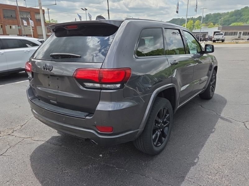 Used 2017 Jeep Grand Cherokee Altitude AWD/4WD image 7