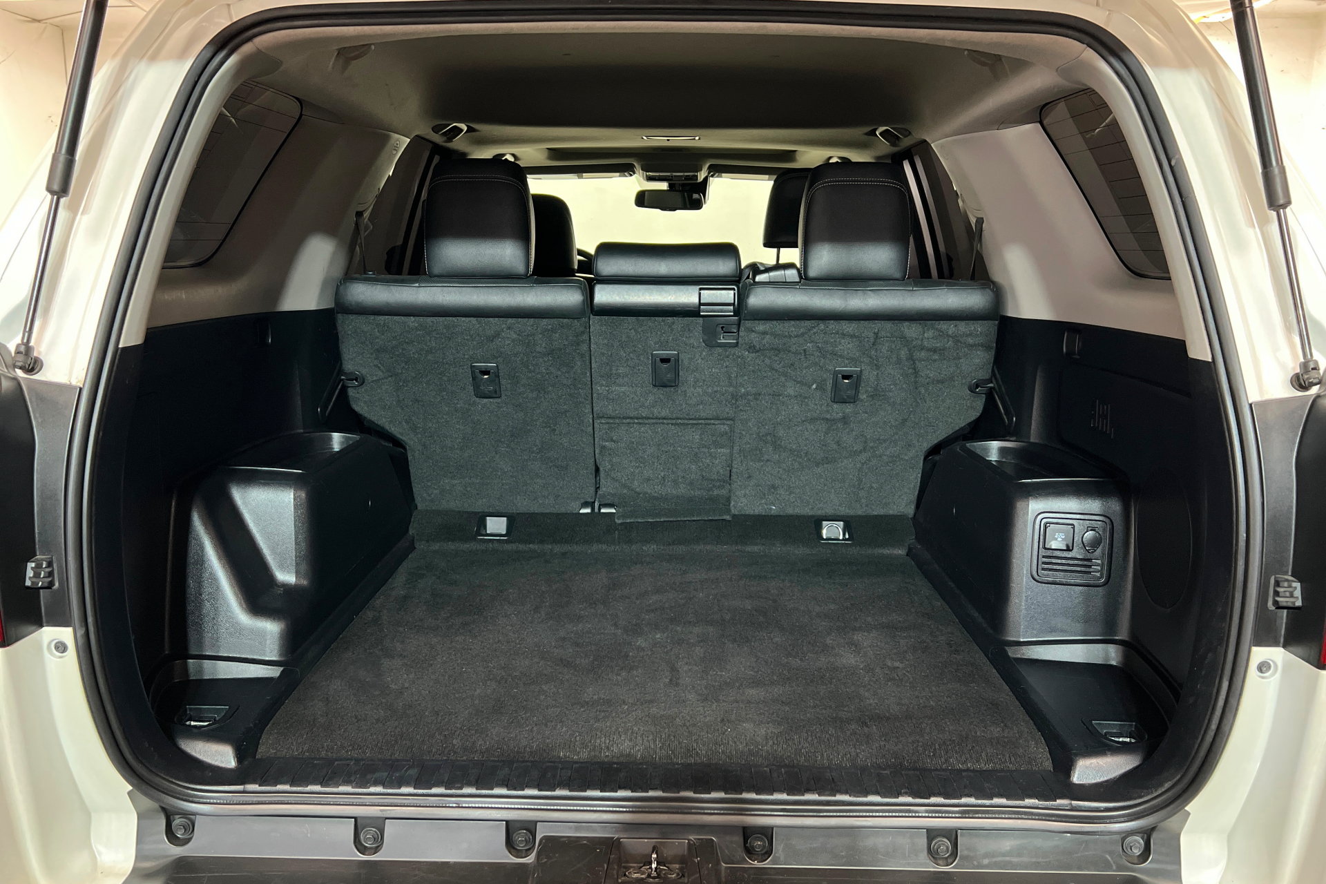 Used 2020 Toyota 4Runner Limited AWD/4WD image 23