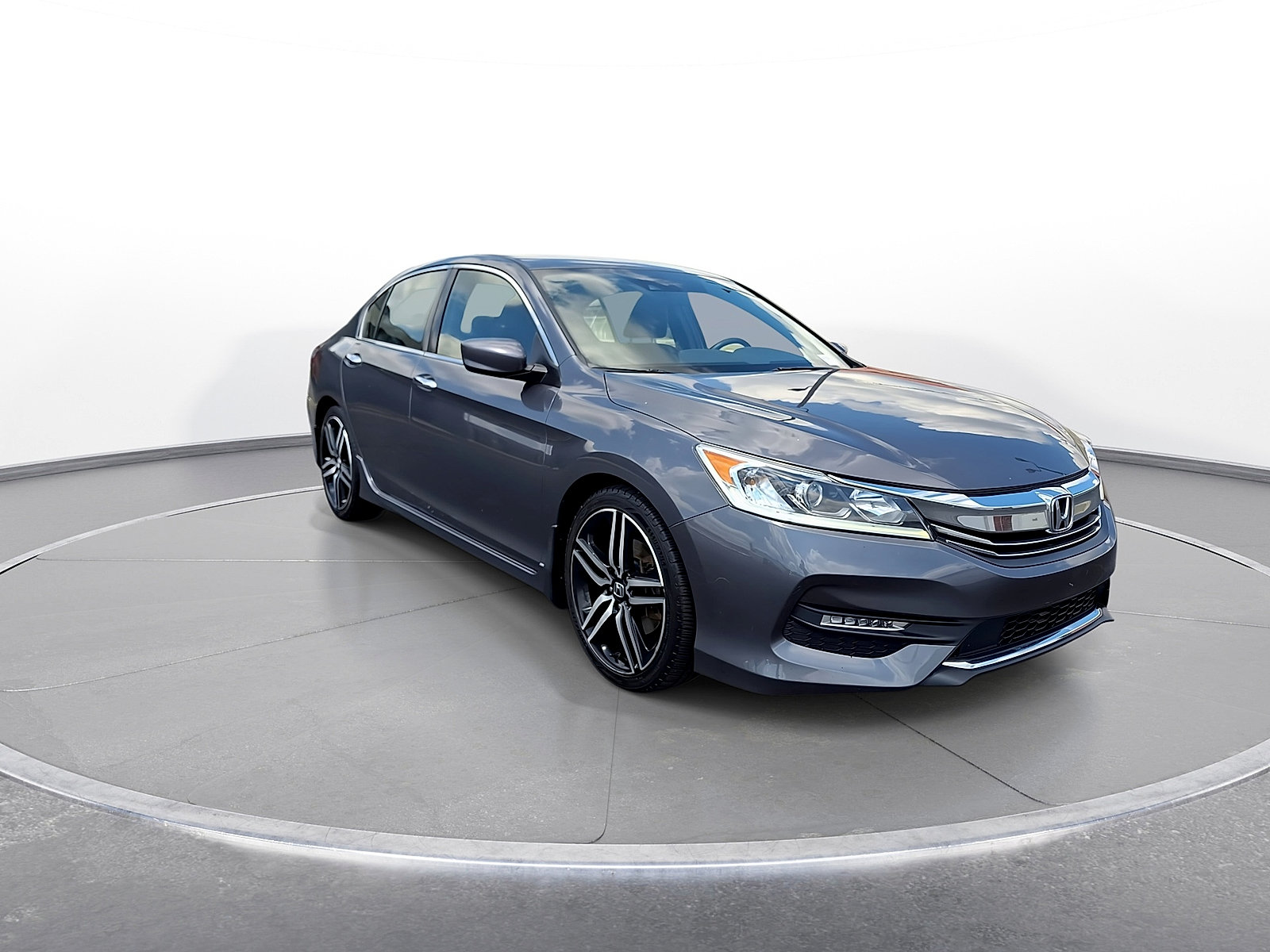 Used 2017 Honda Accord Sport image 2
