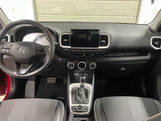 Used 2023 Hyundai Venue Limited image 15