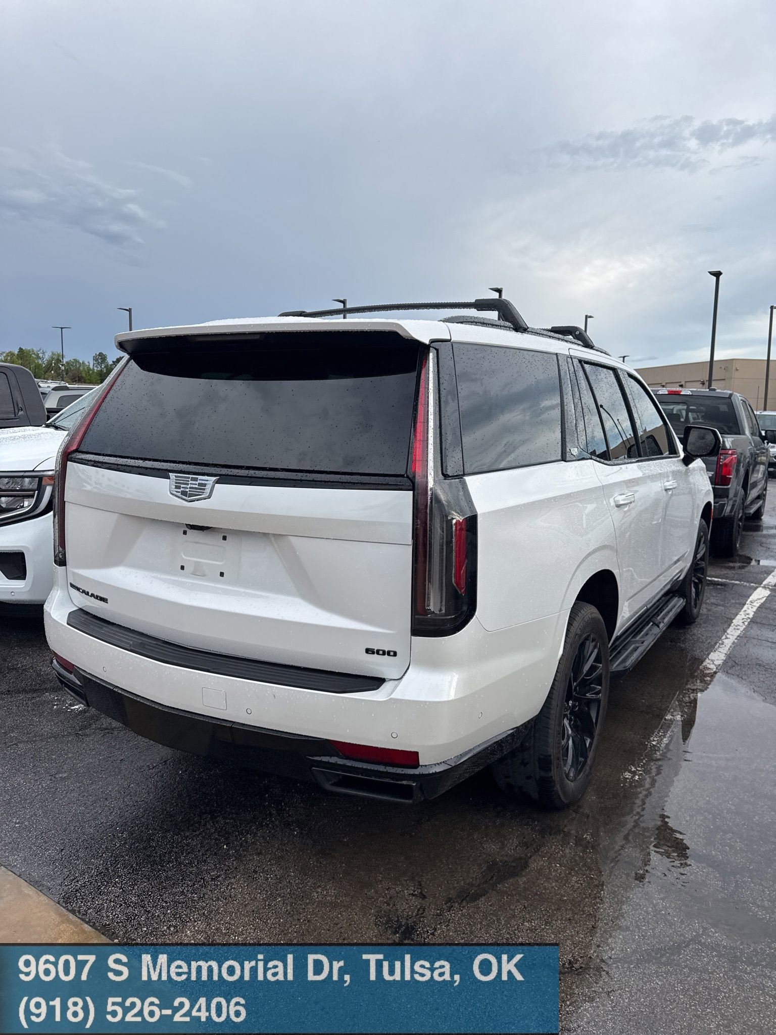 Used 2023 Cadillac Escalade Sport w/ LPO, ONYX Package image 3