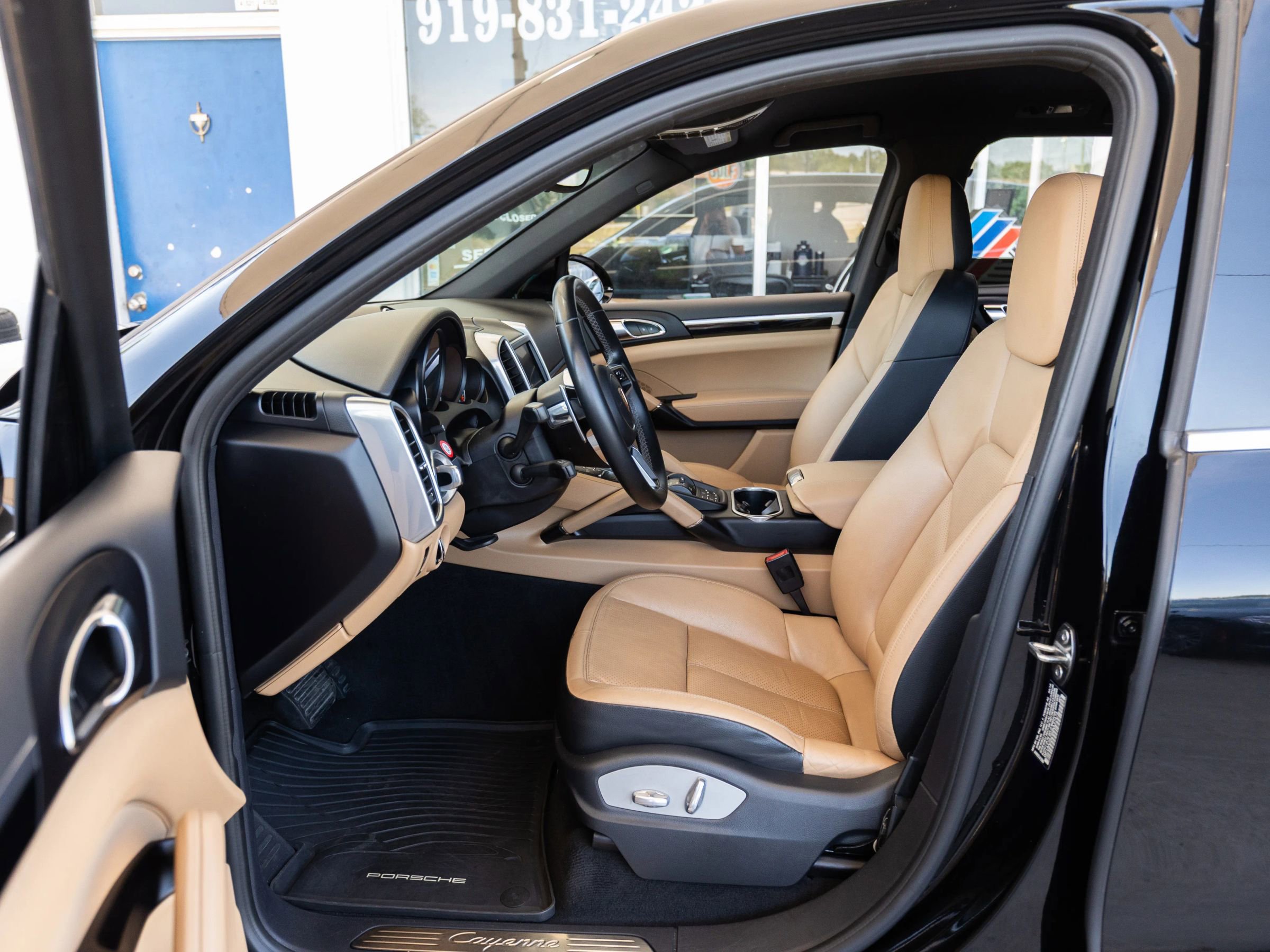 Used 2016 Porsche Cayenne AWD/4WD image 17