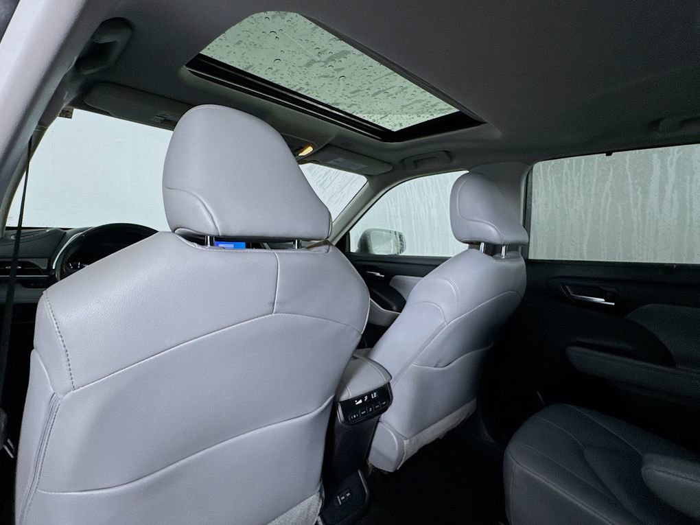 Used 2023 Toyota Highlander XLE image 18
