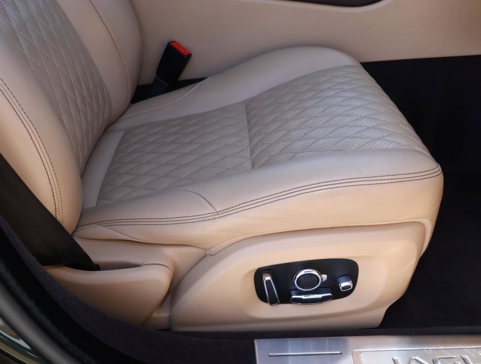 Used 2018 Jaguar XJ L Portfolio image 18