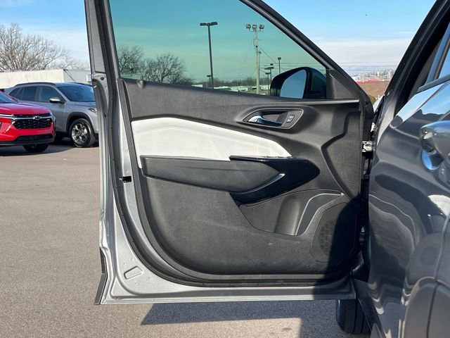 Certified 2025 Chevrolet Trax LT w/ LT Convenience Package image 29