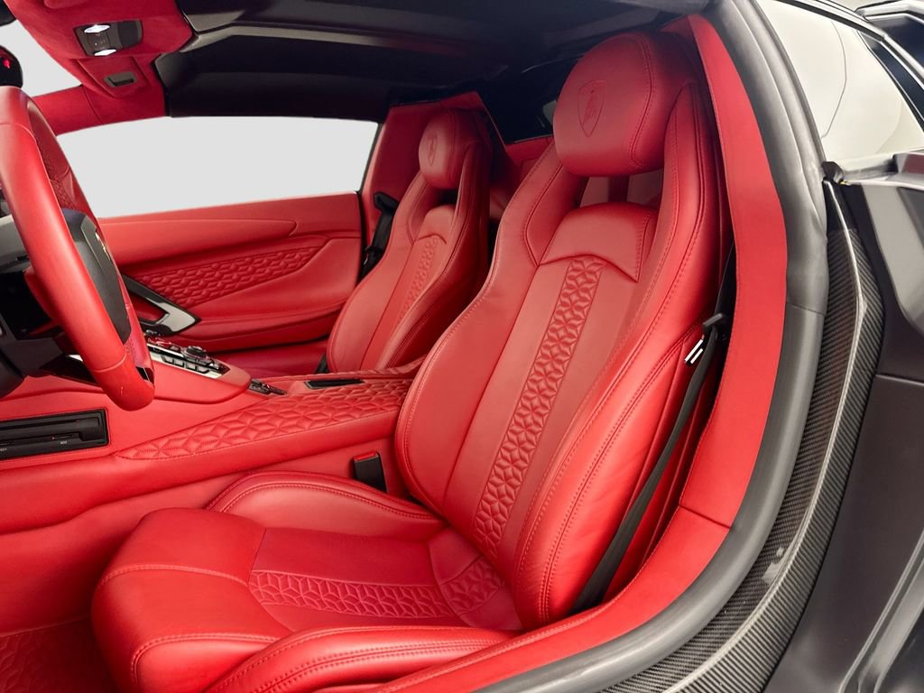 Used 2018 Lamborghini Aventador S image 22