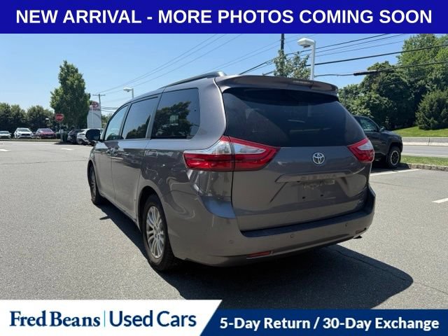 Used 2015 Toyota Sienna XLE Premium FWD image 6