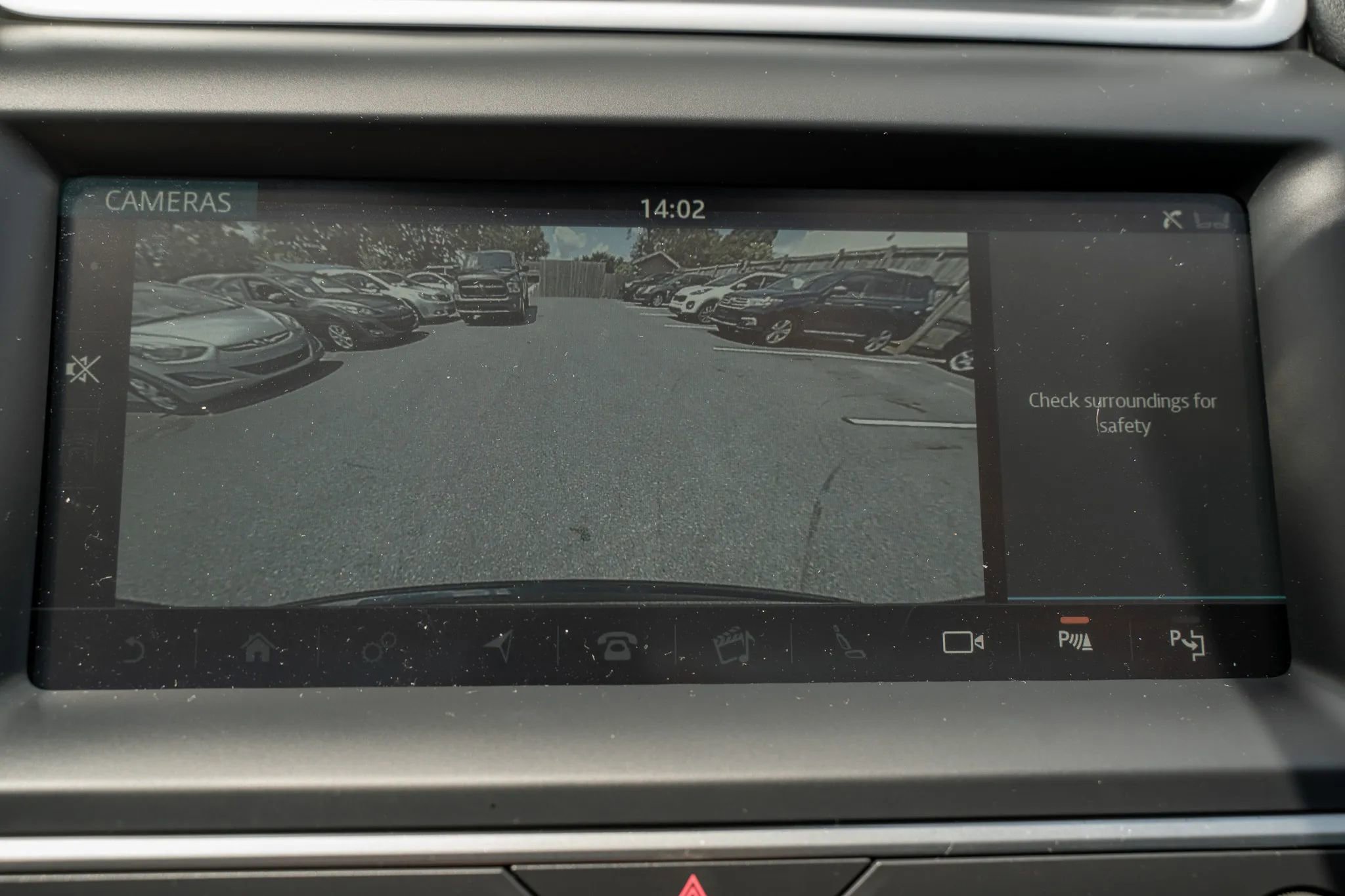 Used 2020 Jaguar E-PACE SE image 29