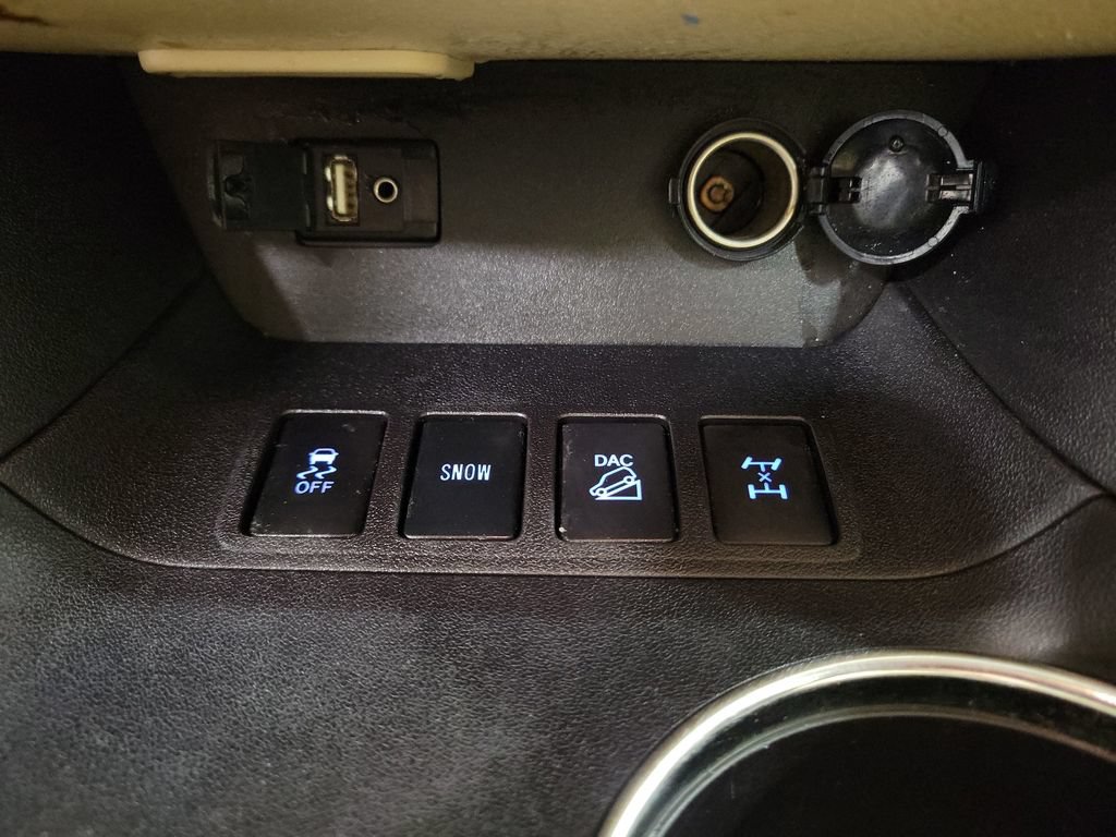 Used 2016 Toyota Highlander XLE AWD/4WD image 18
