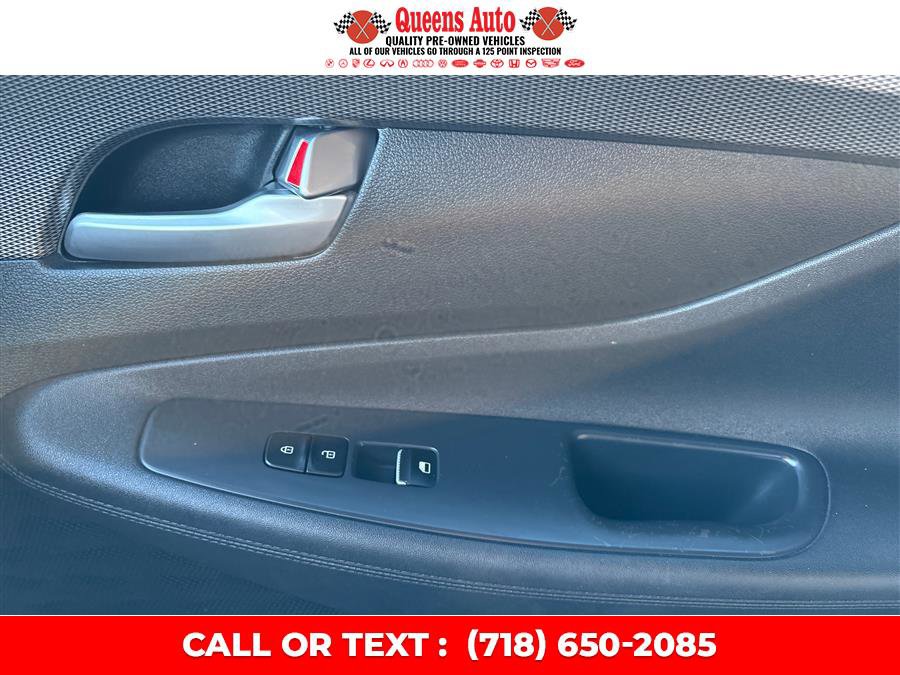 Used 2020 Hyundai Santa Fe SE image 22