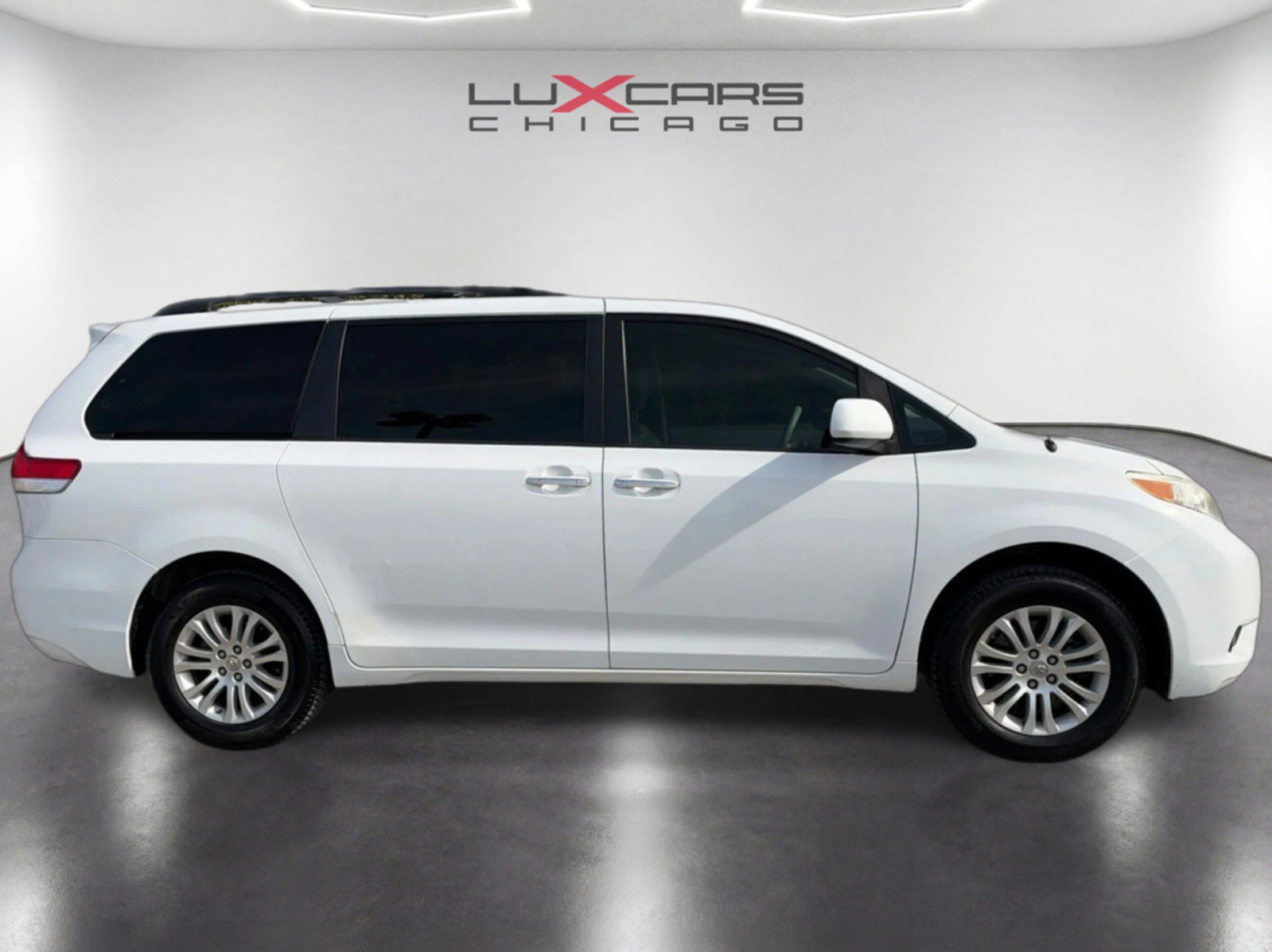 Used 2014 Toyota Sienna XLE FWD image 4