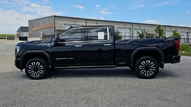 Used 2024 GMC Sierra 2500 Denali Ultimate AWD/4WD image 5