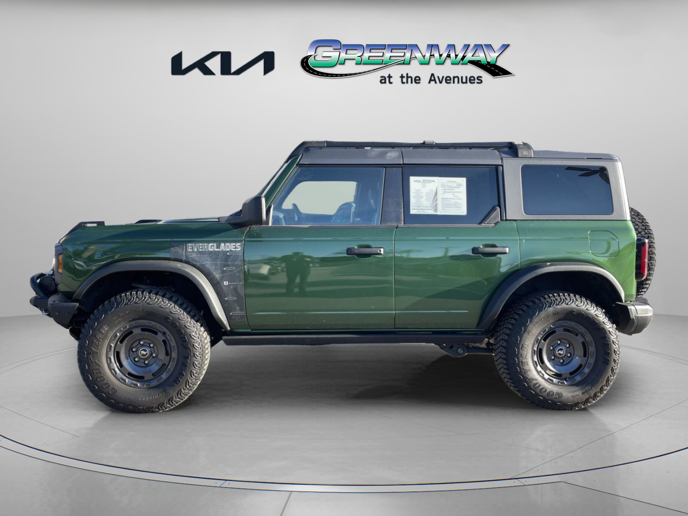 Used 2024 Ford Bronco Everglades image 2