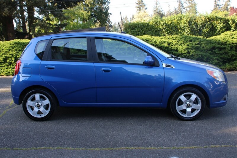 Used 2010 Chevrolet Aveo5 LS FWD image 12