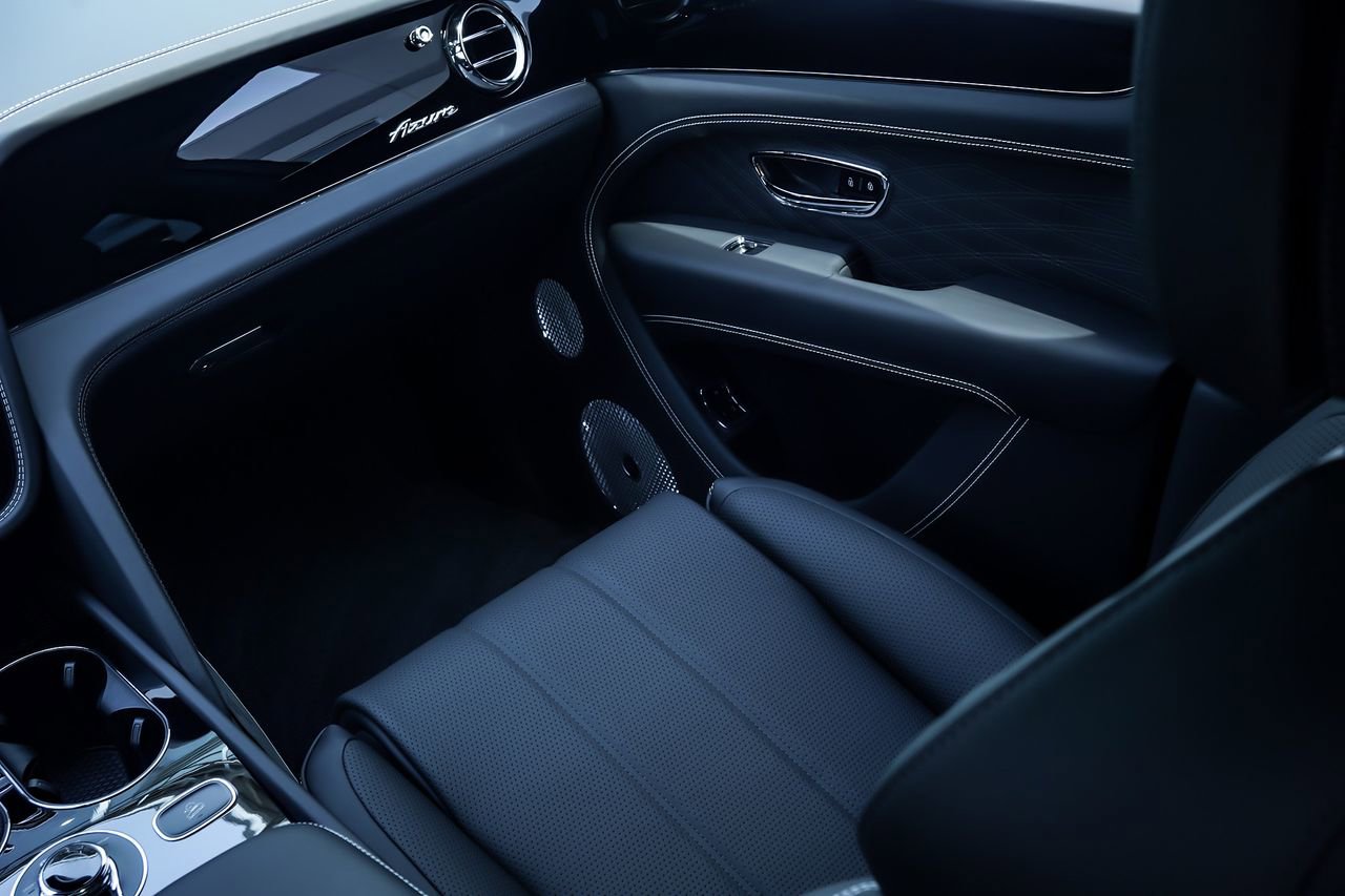 Certified 2024 Bentley Bentayga Extended Wheelbase image 31