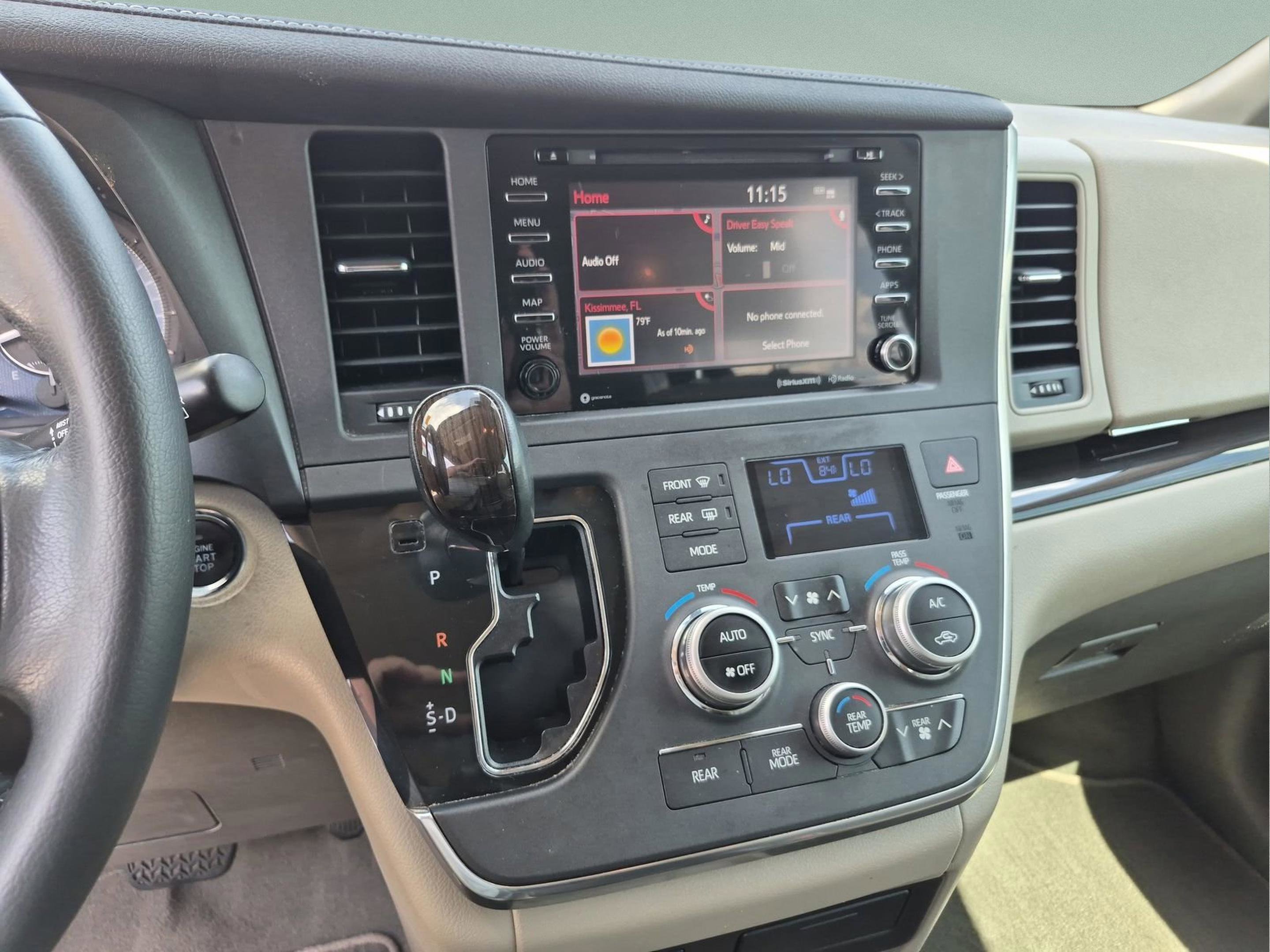Used 2019 Toyota Sienna XLE w/ XLE Navigation Package FWD image 10